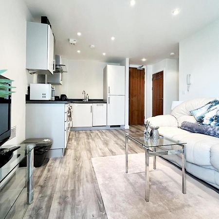 Seaview Boutique One-Bedroom Apt Суонзи Екстериор снимка