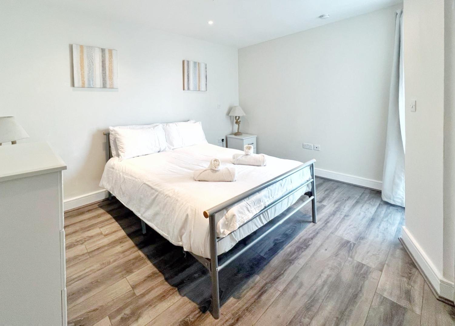 Seaview Boutique One-Bedroom Apt Суонзи Екстериор снимка